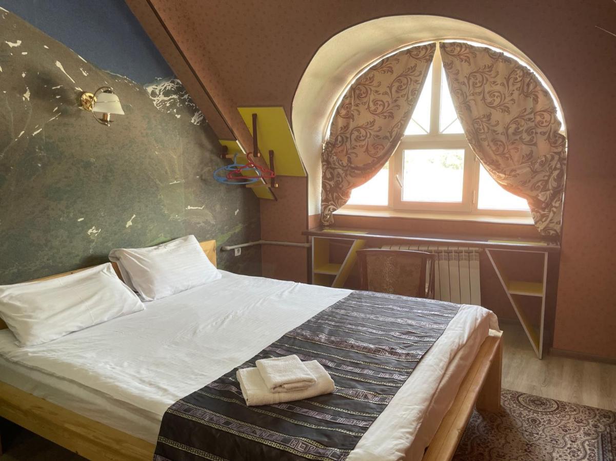 Eco House Hotel Osh Bagian luar foto