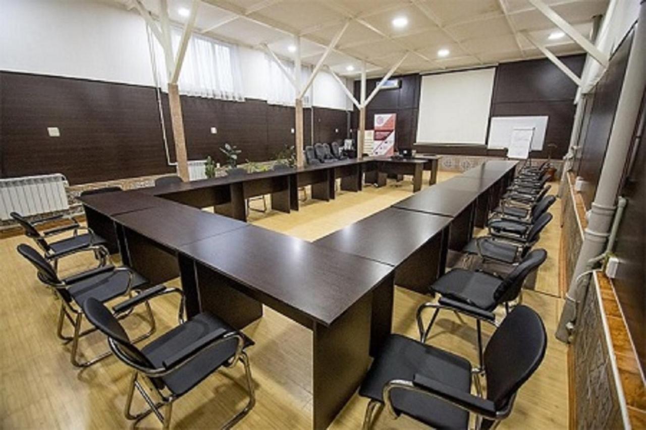 Eco House Hotel Osh Bagian luar foto
