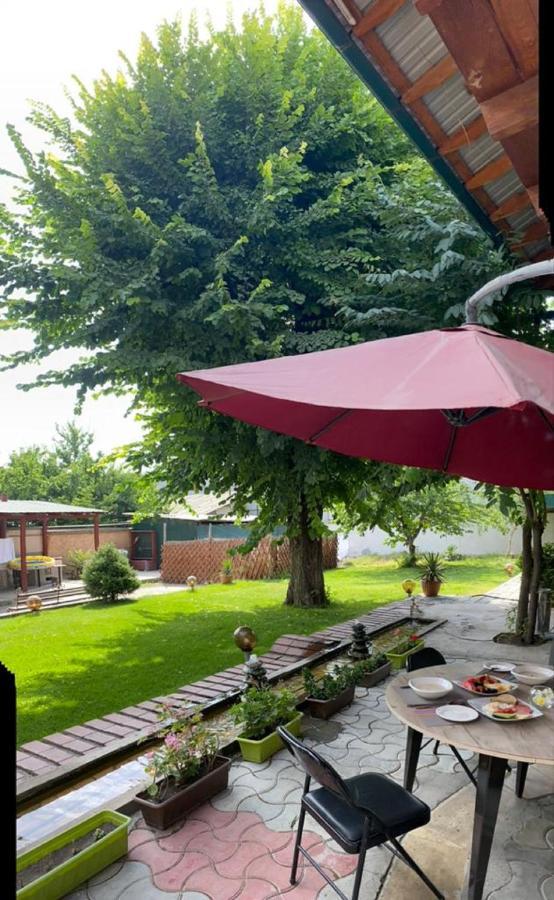 Eco House Hotel Osh Bagian luar foto